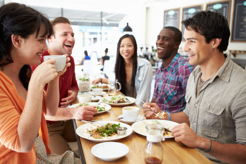 Cómo Organizar La Cena Para Sus Amigos