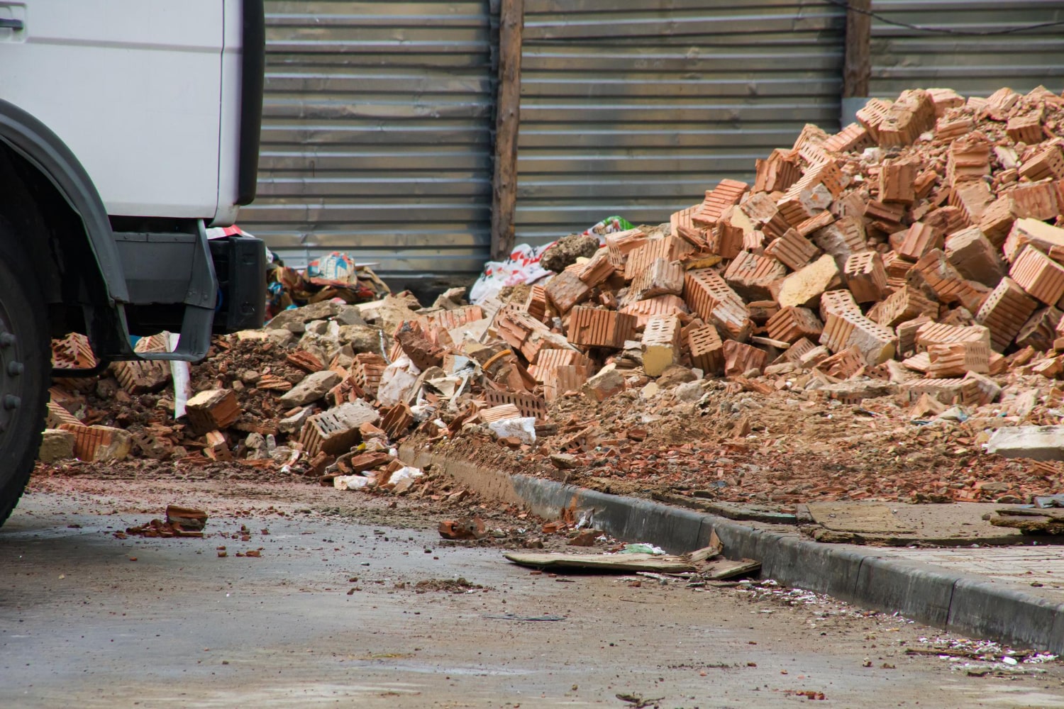 ¿CÓMO PODEMOS CONTRIBUIR A LA REDUCCIÓN DE RESIDUOS DE CONSTRUCCIÓN Y DEMOLICIÓN