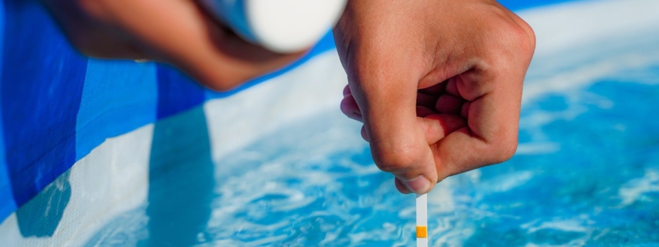 ¿Cómo reducir el pH de tu piscina con minorador