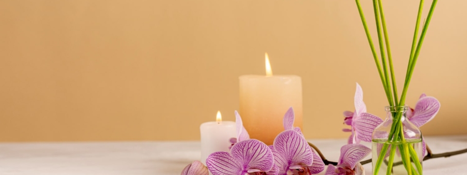 spa-decoration-with-candles-scented-sticks-min